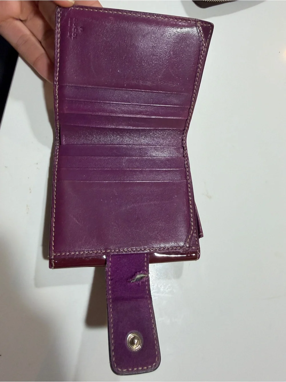 GUCCI Patent Leather Bow Accent Compact Wallet - Burgundy - Picture 5 of 8